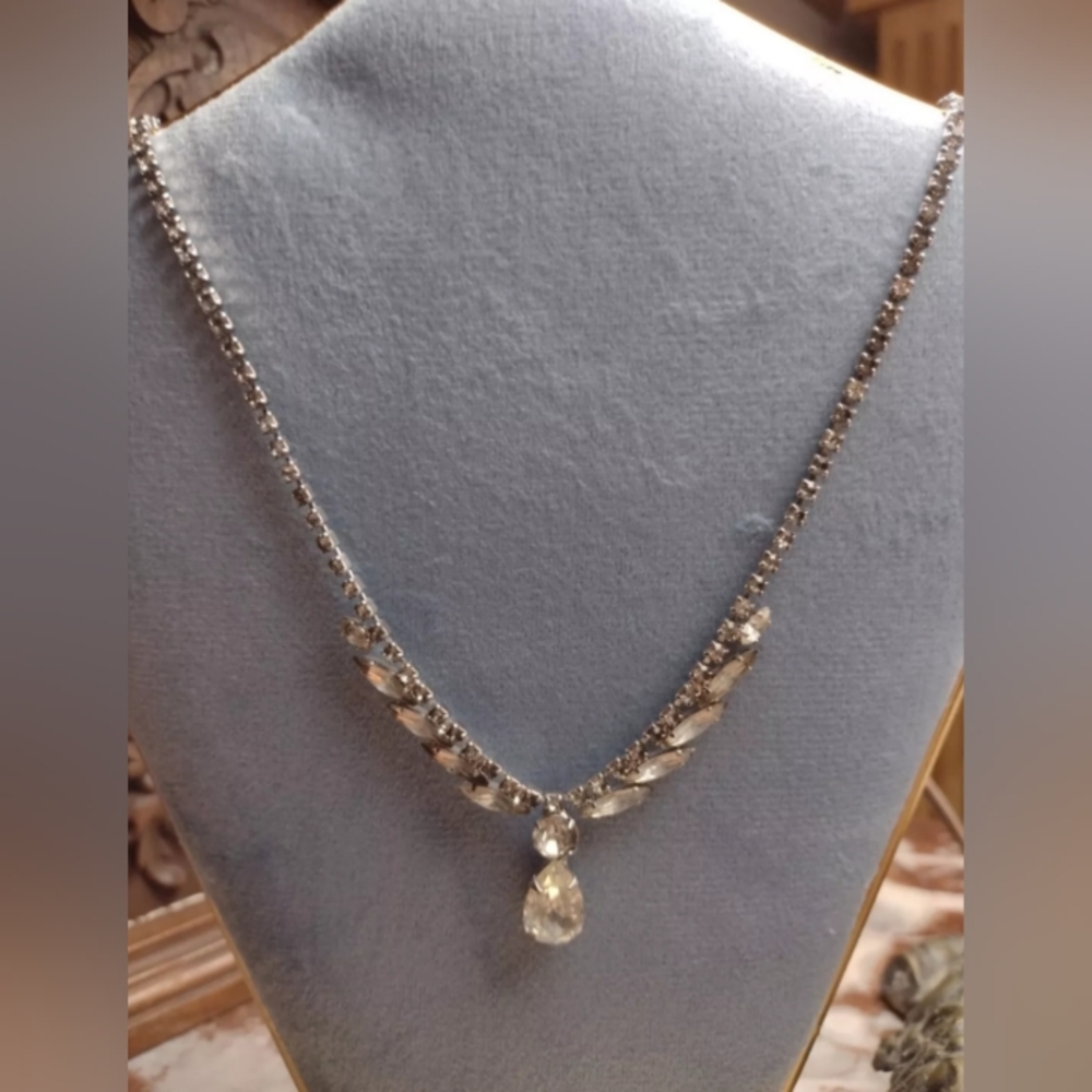 Gorgeous Vintage Weiss Rhinestone Necklace 15"